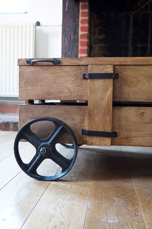 Table basse industrielle coffre