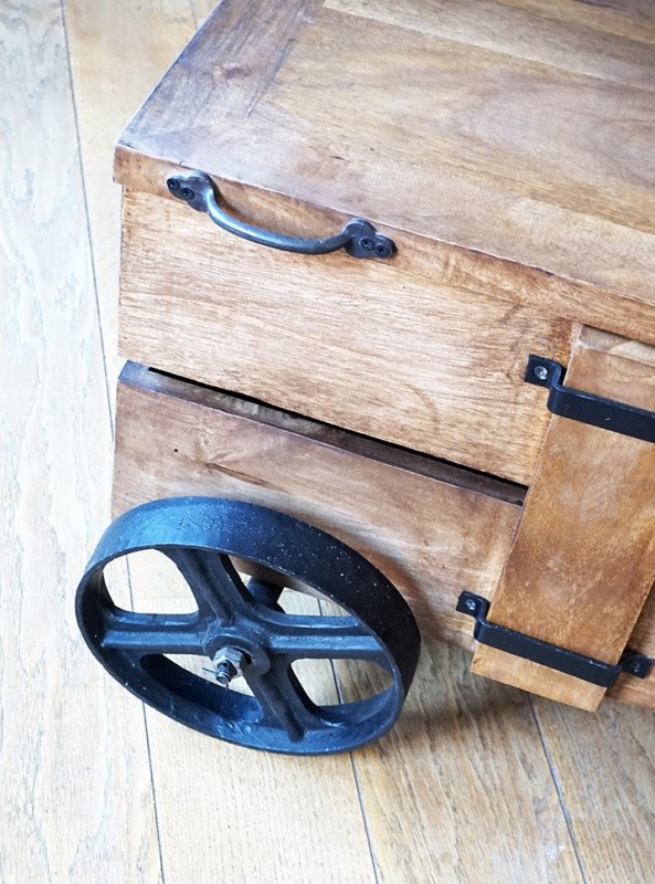 Table basse industrielle coffre
