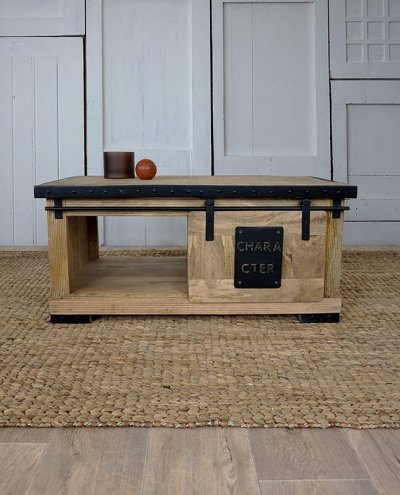 Table basse « Live with character »