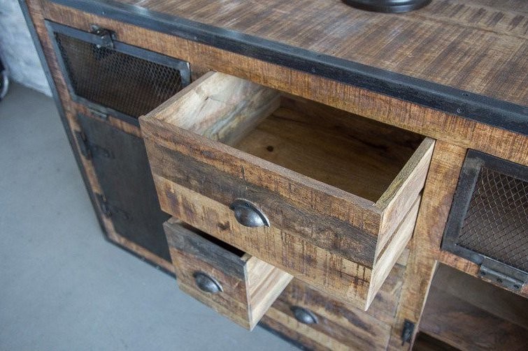 Buffet industriel à portes finition antique