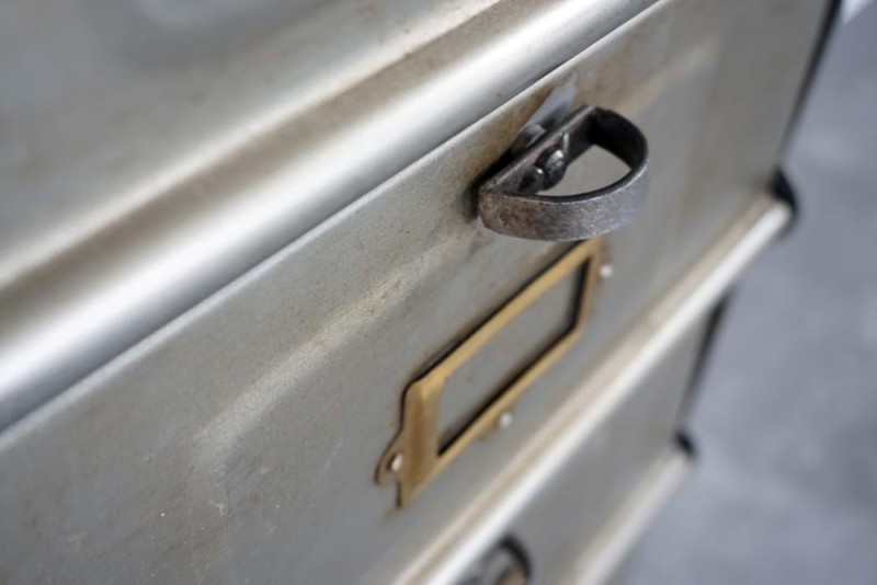 Chiffonnier industriel en métal