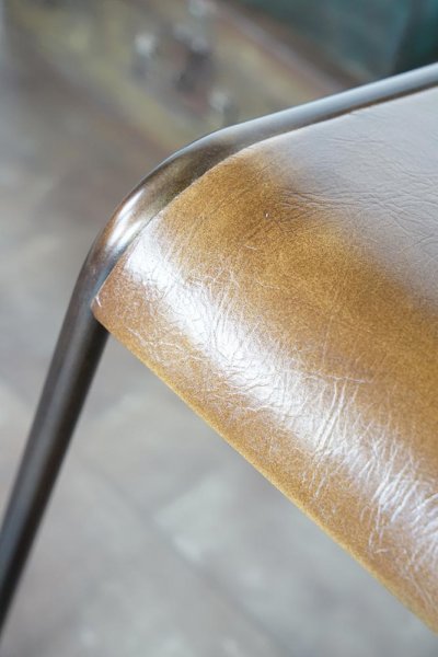 Chaise industrielle cuir cuivre 2