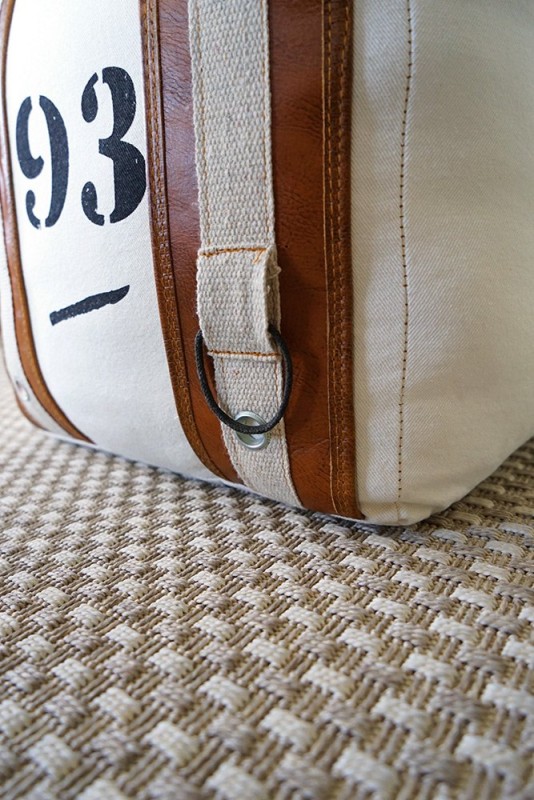 Pouf en cuir et tissu de style vintage "93"