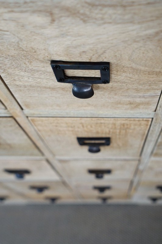 Meuble de rangement en bois massif à tiroirs