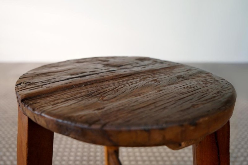 Tabouret en bois recyclé ancien - Reborn