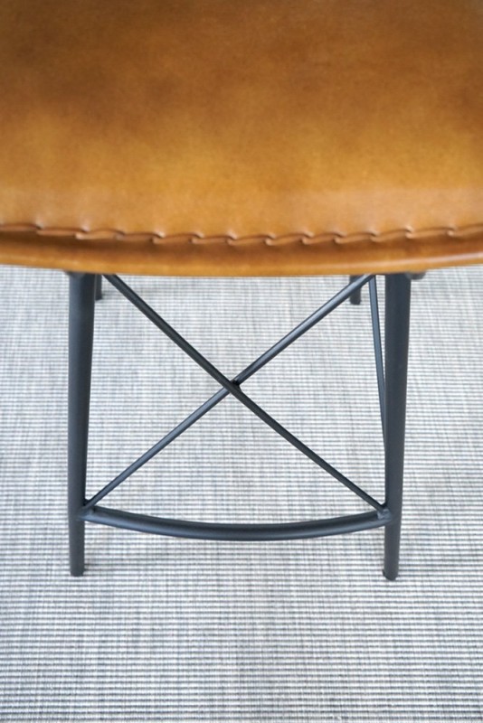 Chaise de bar en cuir marron DESIGN