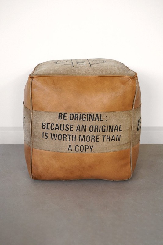 Pouf industriel en cuir "Be Yourself"