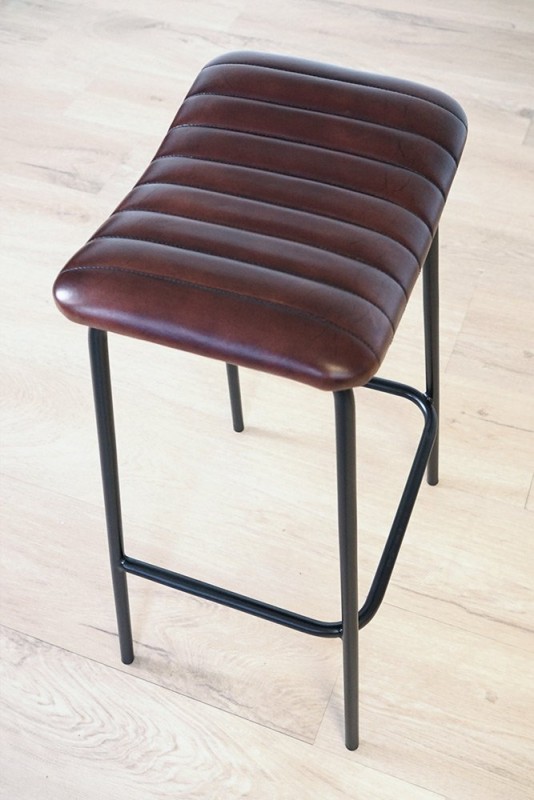 Tabouret haut en cuir naturel et métal
