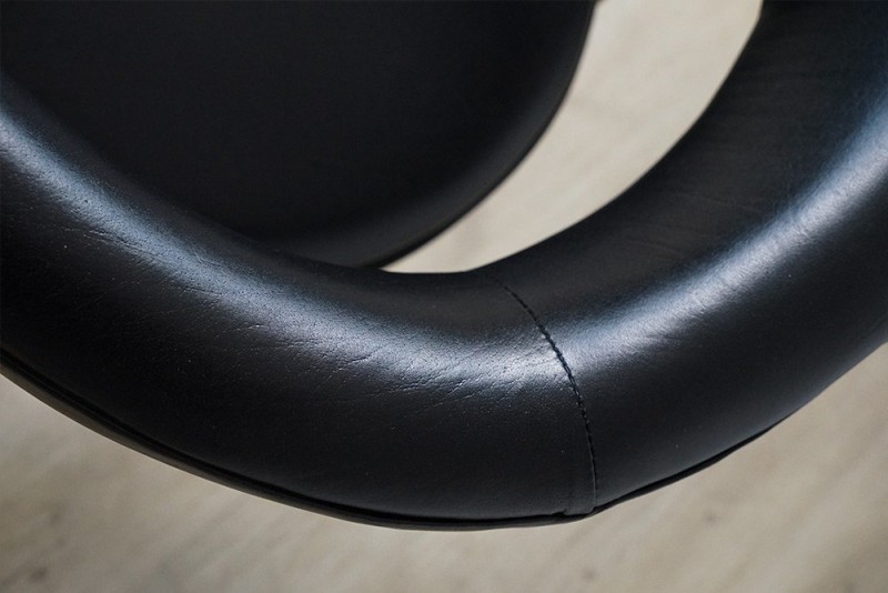 Chaise vintage en cuir noir  - Kensington