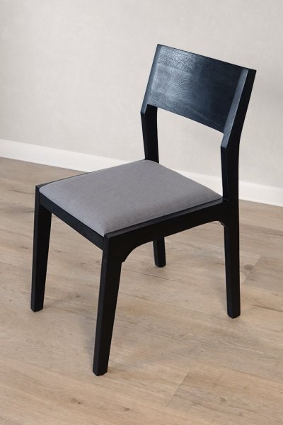 Chaise noire en bois naturel et tissu gris - Elegance