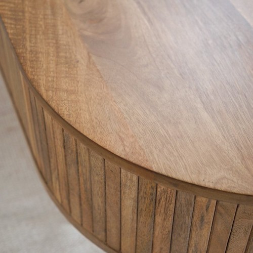 Table basse en bois massif avec pieds en laiton - Unami